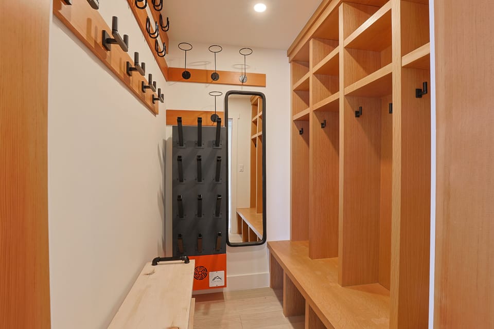 Gear Storage & Ski Boot Dryer