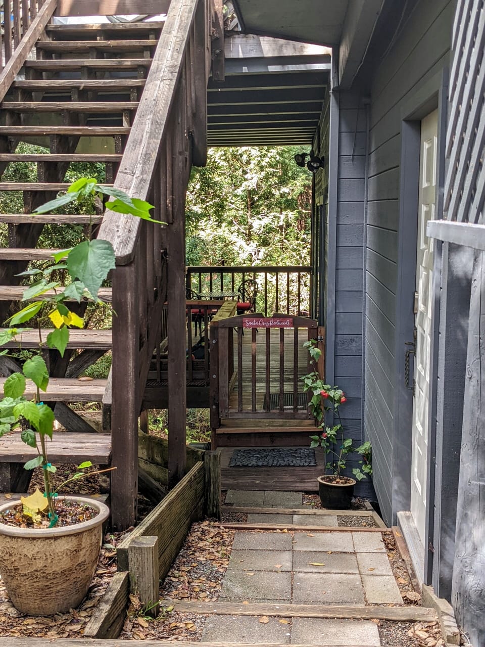 Last few stairs to the gate.