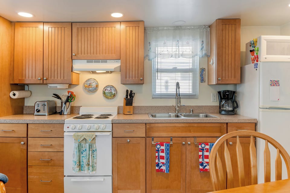 Compact kitchen with all necessities