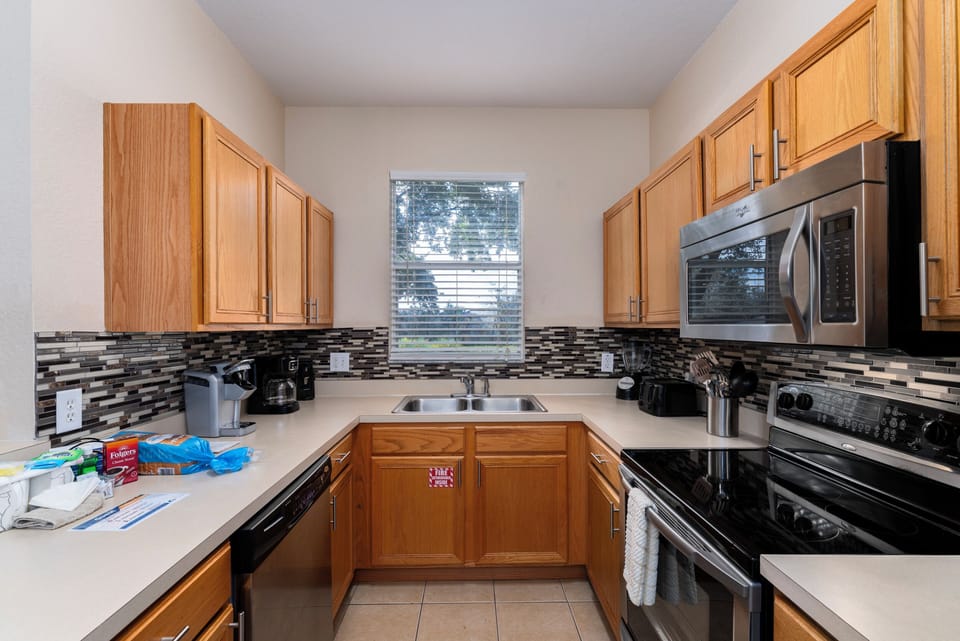 Modern and Fresh Kitchen showing amenities