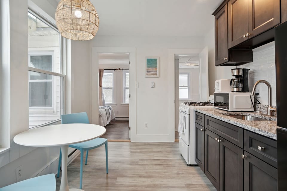 Well-equipped kitchen with all major appliances except a dishwasher