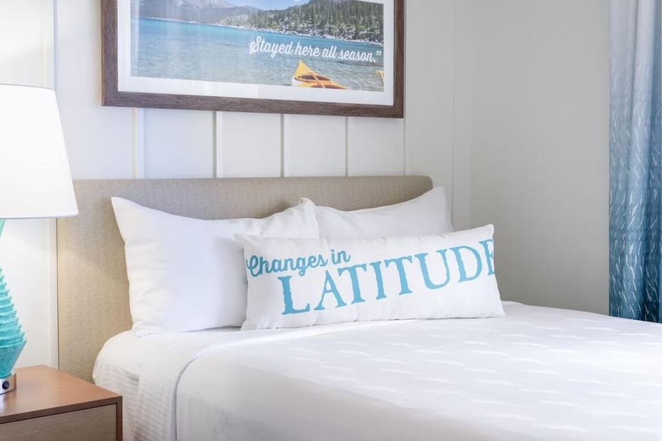 Unit with 2 Queen beds. Exact unit will be assigned upon arrival. Views, colors, and decor may vary.