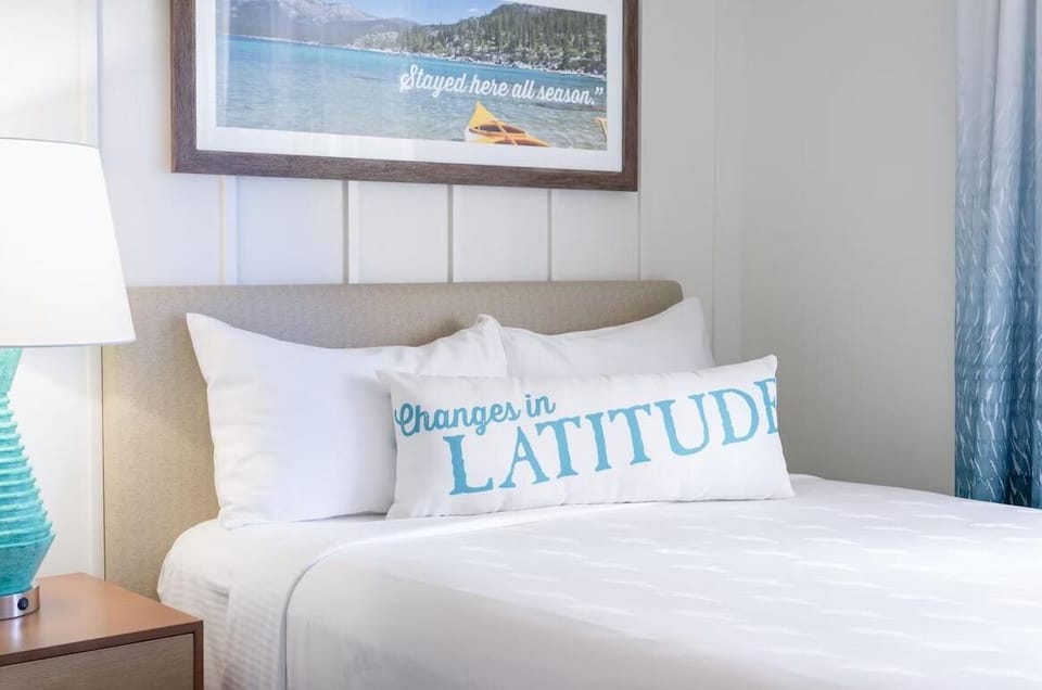 Unit with 2 Queen beds. Exact unit will be assigned upon arrival. Views, colors, and decor may vary.