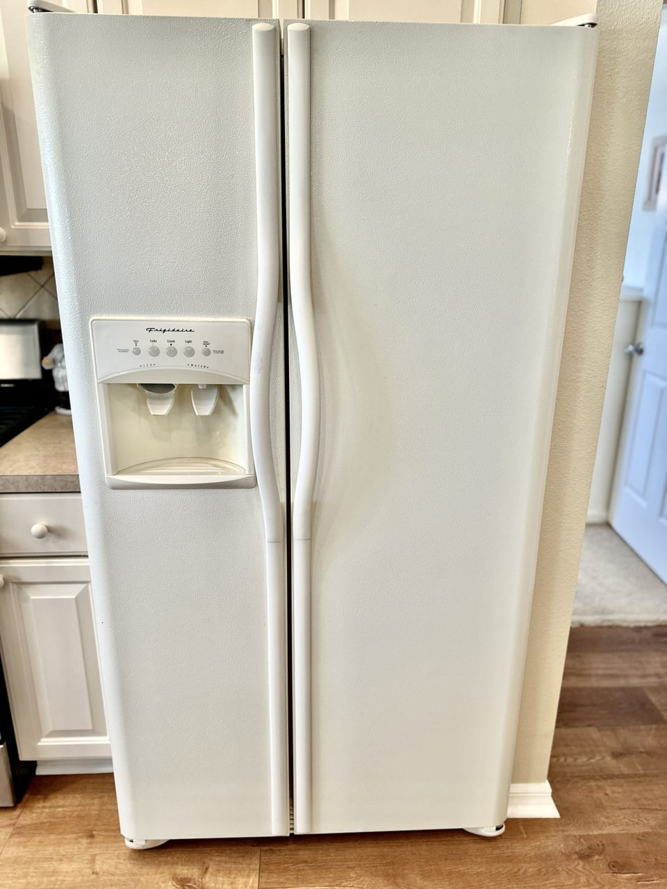 Refrigerator with Water and Ice Dispenser