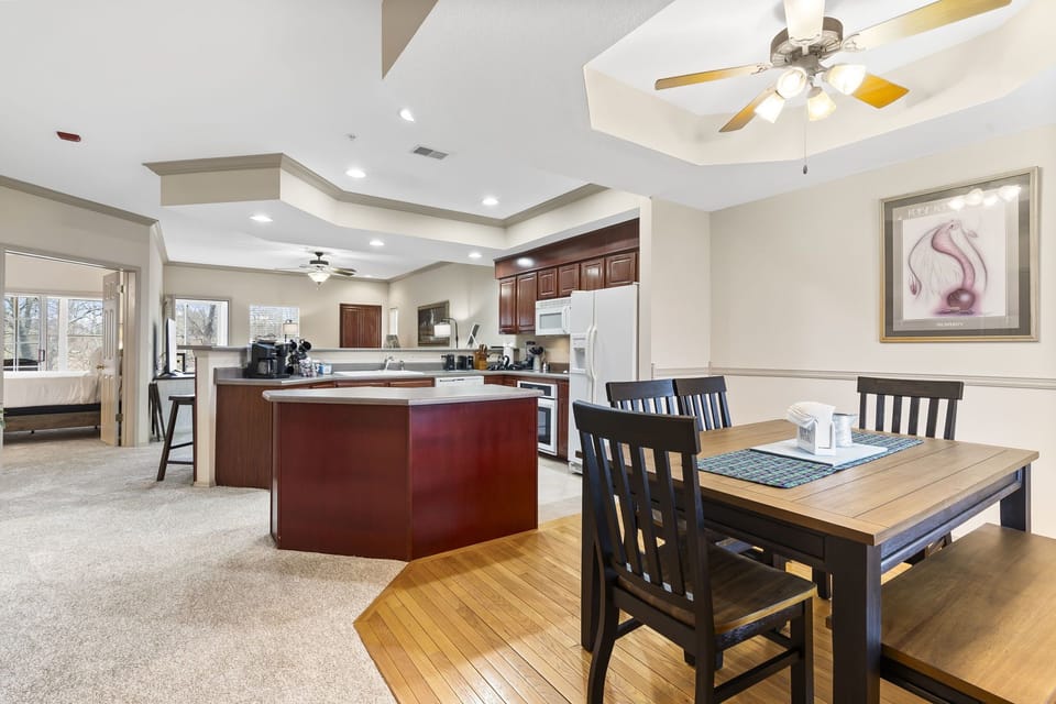 Kitchen & Dining
