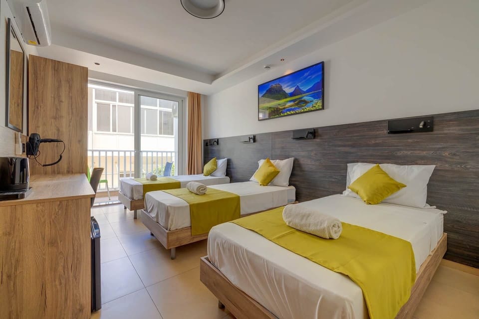 Bedroom/No Kitchen