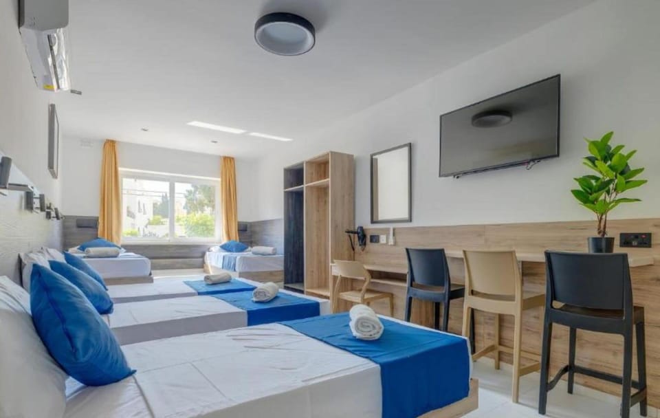 Room 2 with Kitchen, No Balcony