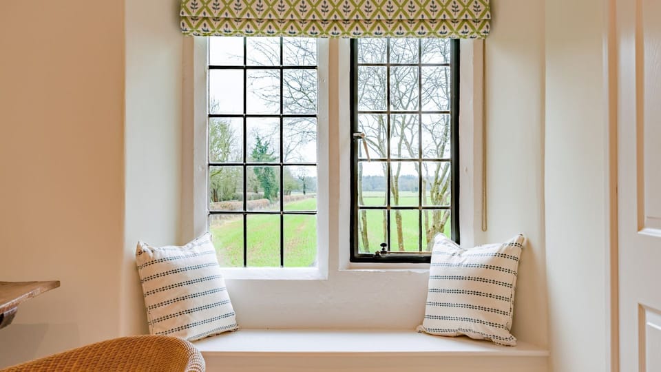 Window Seat, Charlton Down Cottage, Bolthole Retreats
