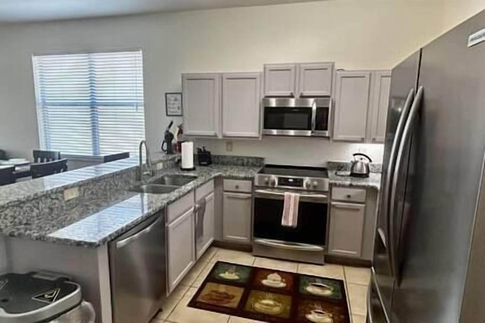 Breakfast Bar / Kitchen