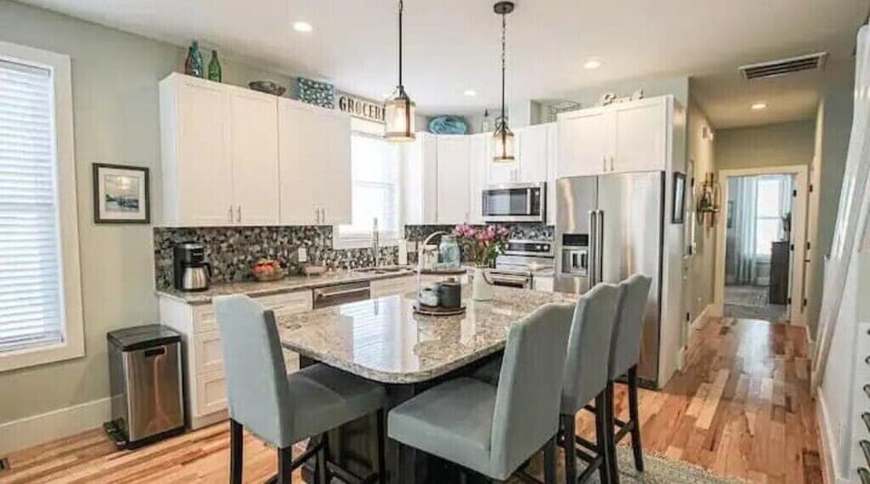 Fully equipped kitchen for easy quick meals. 