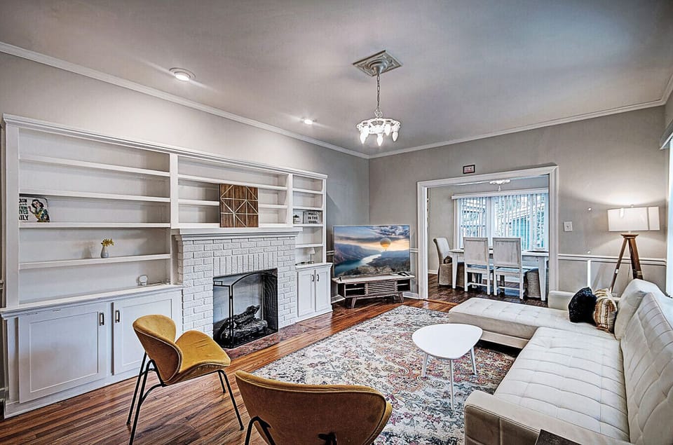 Relax in the Great Living Room | 65: ROKU TV