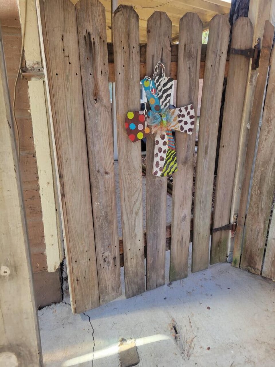 A Cozy Retreat with a Whimsical Touch. Your perfect getaway awaits, where rustic meets artistry.