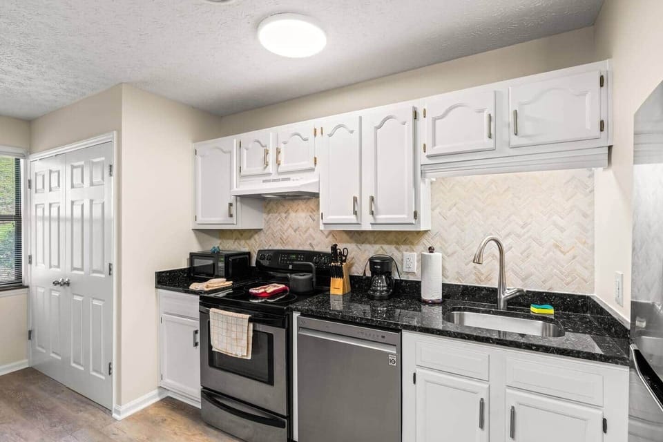 Full kitchen
