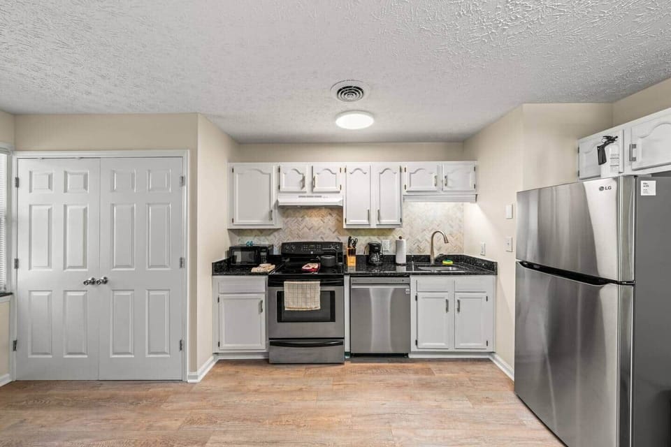 Full kitchen