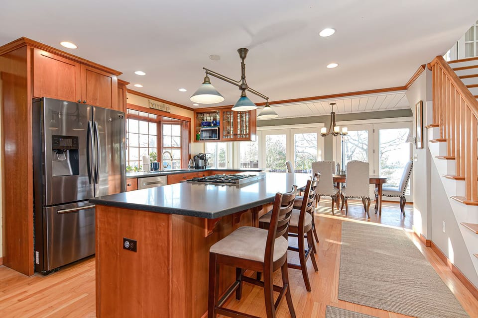 Eat-in kitchen.