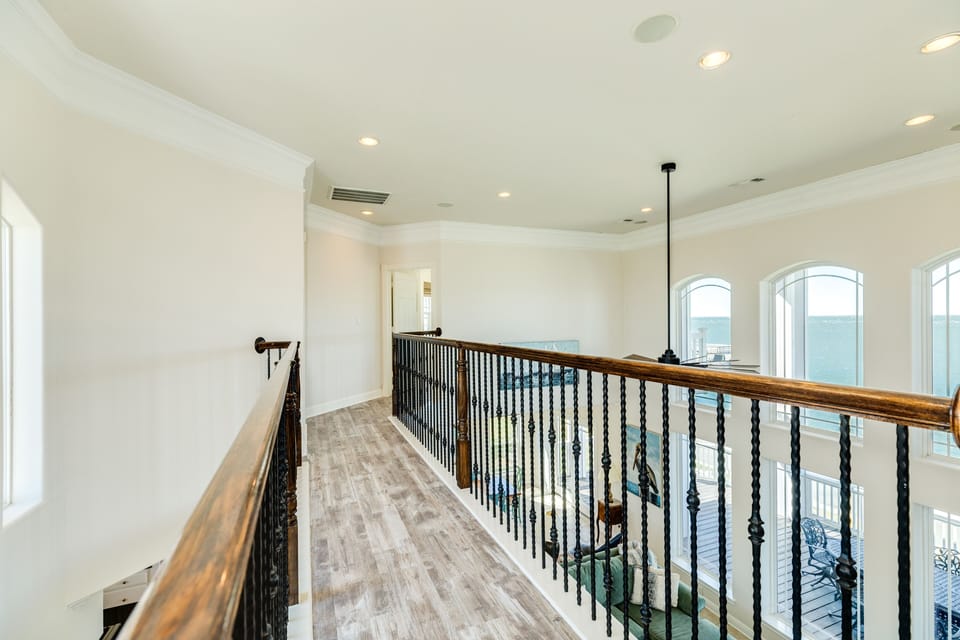 Open walkaway above the living area