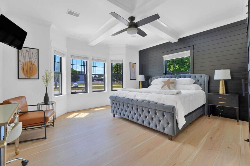 Bedroom #4 with a king