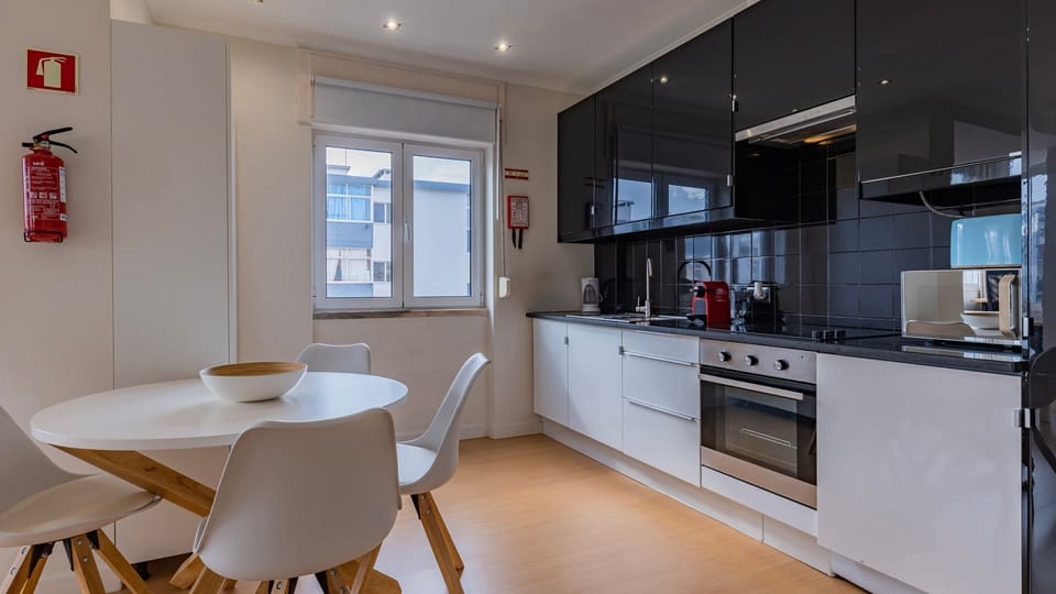 There's a fully equipped and sophisticated kitchenette with all the appliances you'll need to comfortably prepare your meals.
#kitchenette #modern #portugal #pt #paçodearcos