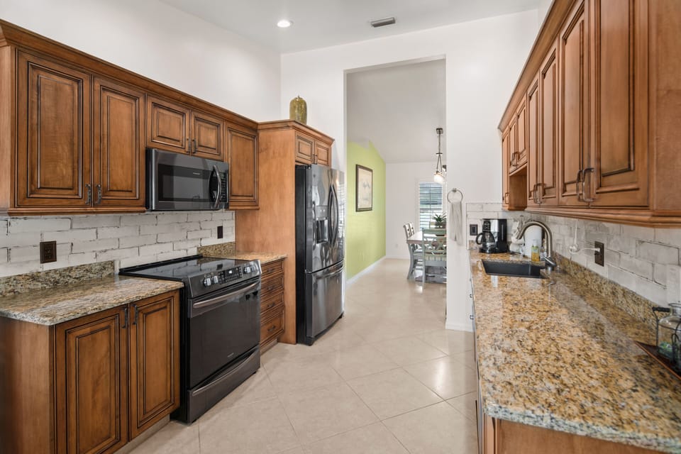 Kitchen w/ fridge, ice maker in fridge