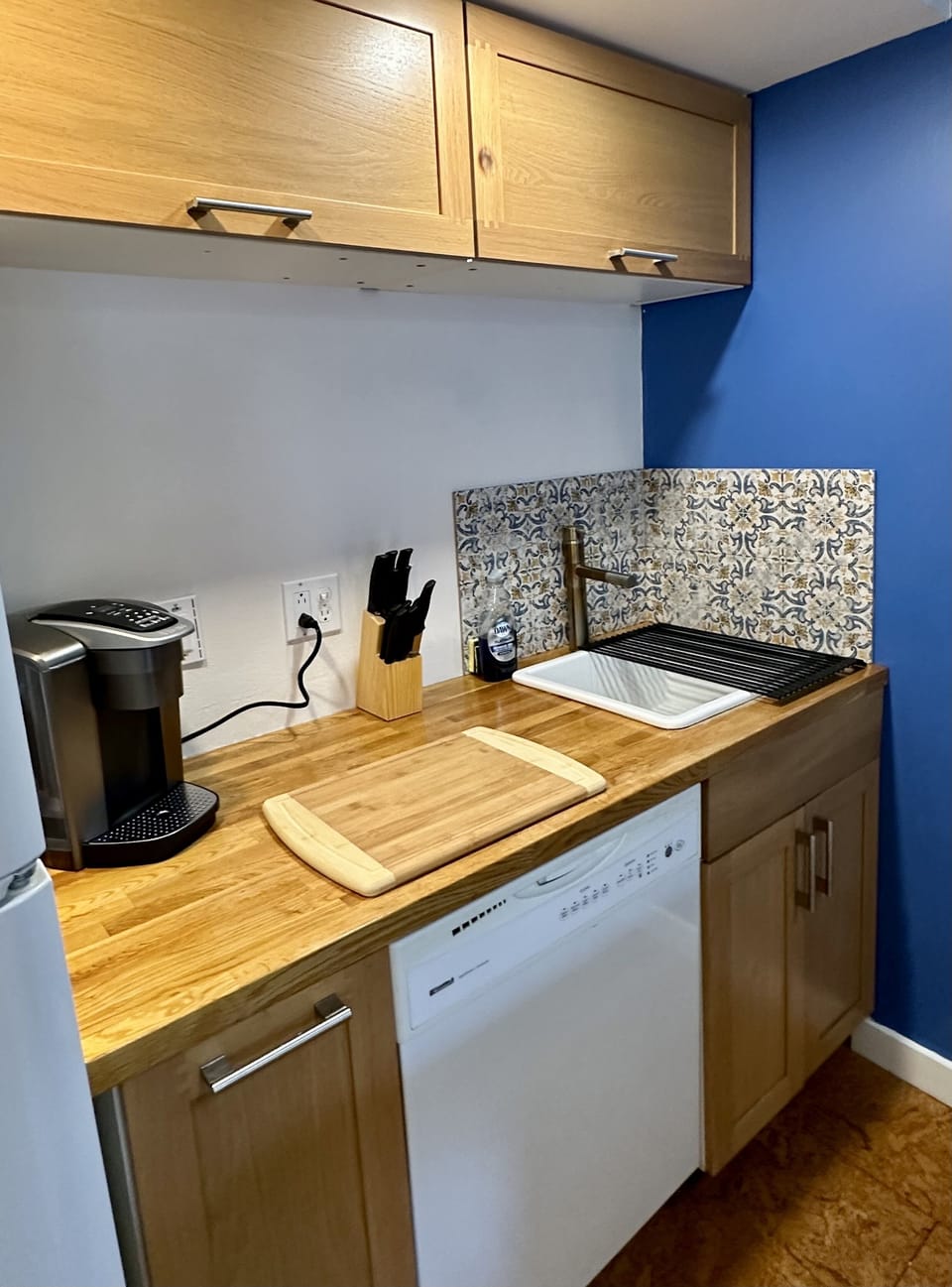 Everything you typically need in a kitchen 