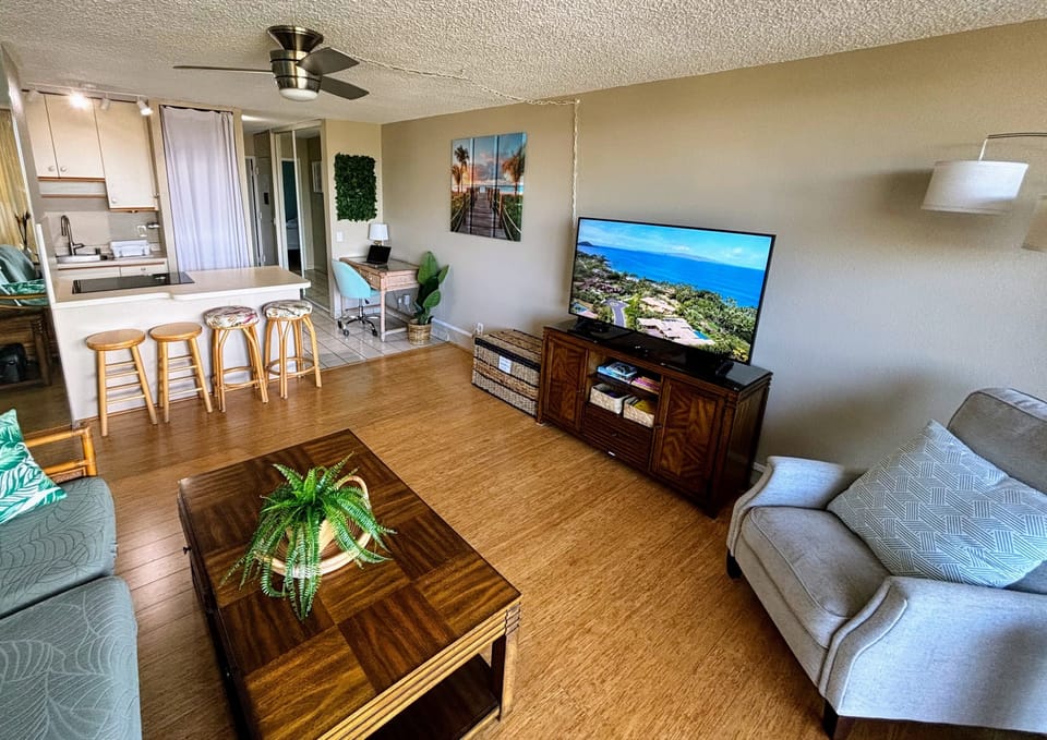 Open floor plan in the living room and kitchen.