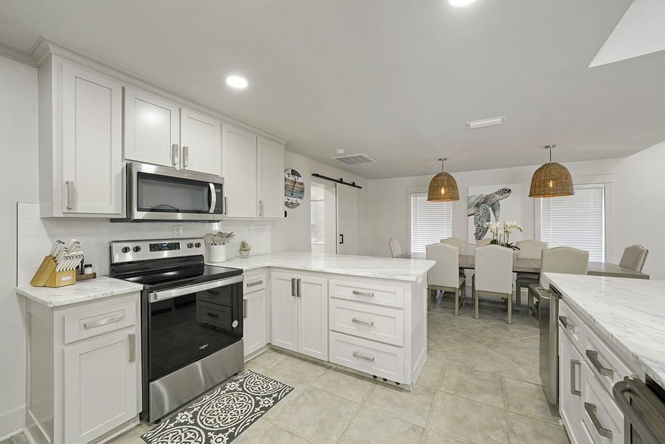 Frangista Jewel - Miramar Beach - Kitchen
