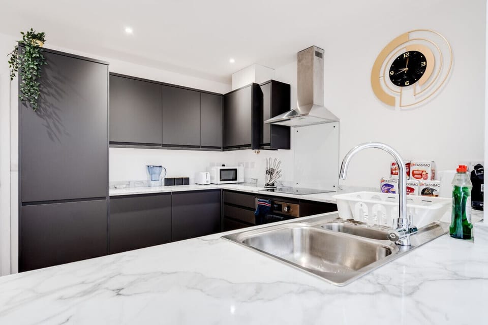 Kitchen/diner - Fully equipped with cooking equipment perfect for families. Appliances such as washer, Dryer, fridge freezer, Dish washer, microwave,  oven, Coffee Machine, water filter, Toaster all Free & available for your use