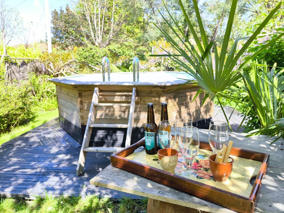 Outdoor spa tub