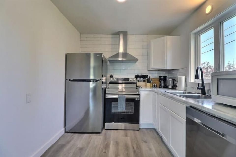 Fully equipped with everything you'll need to cook your favourite meal.