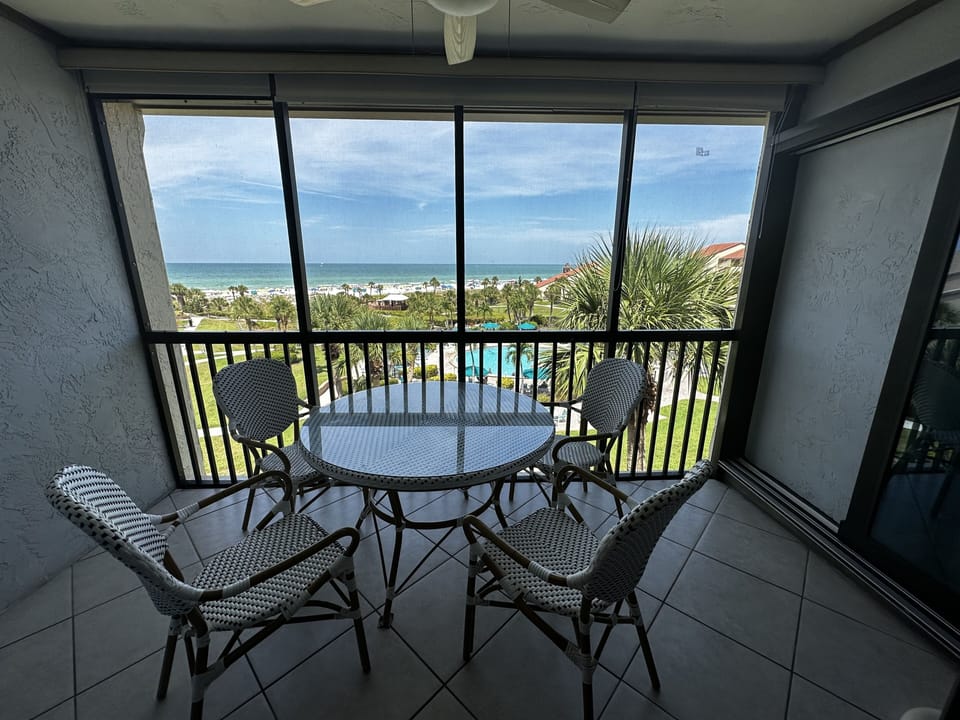 2-404 Lanai