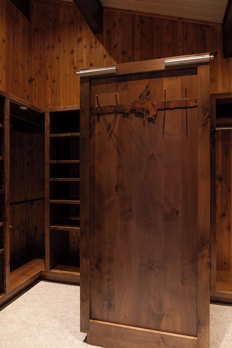 14-teton-refuge-primary-closet