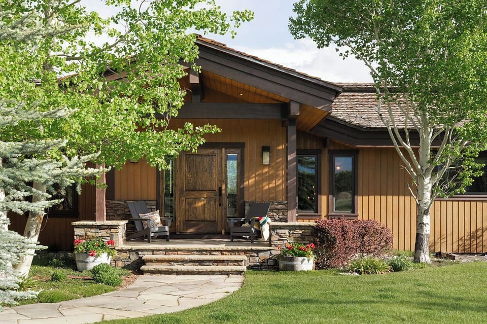 01-teton-refuge-exterior-front