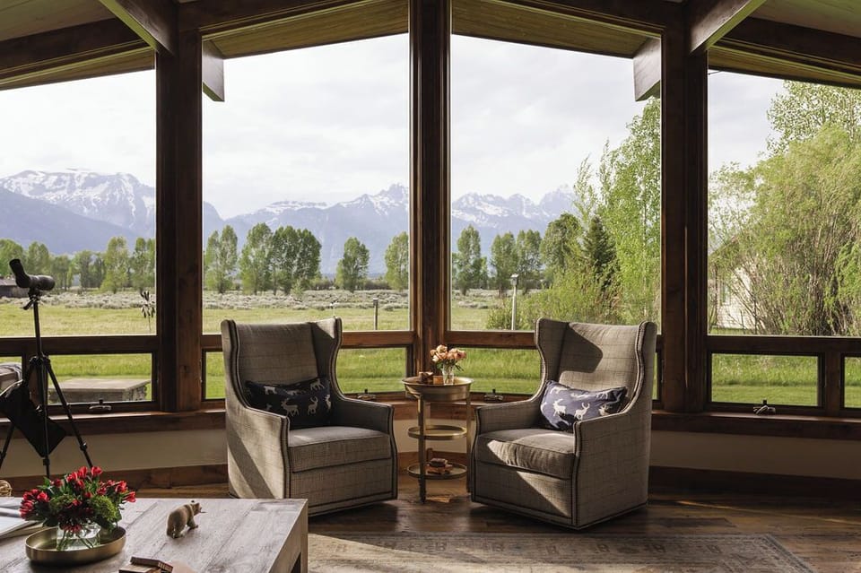 10-teton-refuge-great-room-teton-view