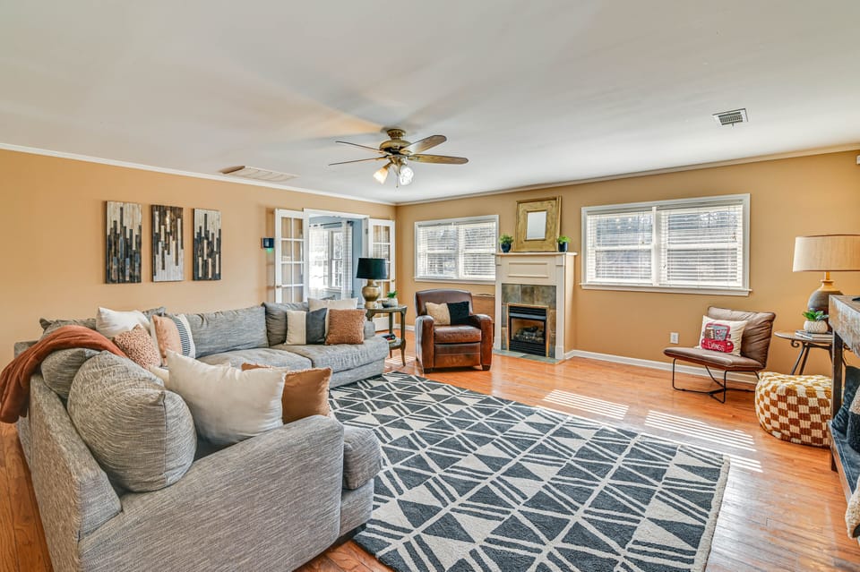 Starkville Vacation Rental | 4BR | 3.5BA | Stairs Required | 2,605 Sq Ft