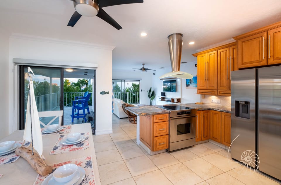 Kitchen / Dining 