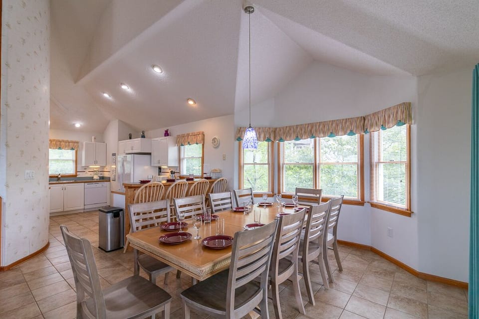 Top Level Dining Area