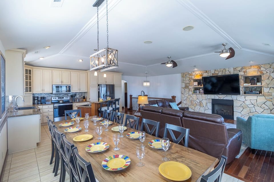 Top Level Dining Area
