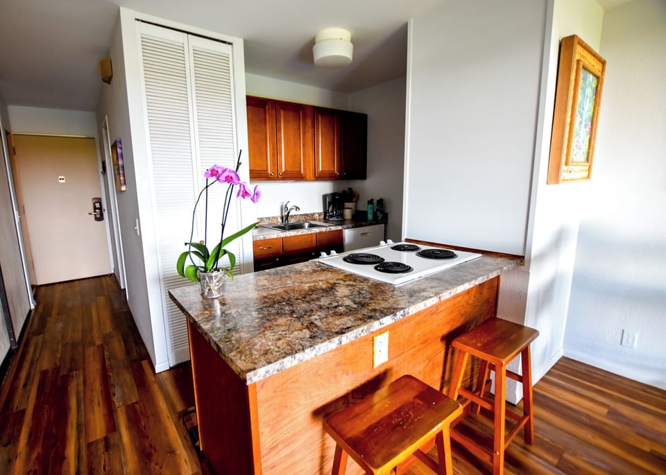 Kitchen, Coffee Maker, Toaster, Blender, Grill Tools, Refridgerator
