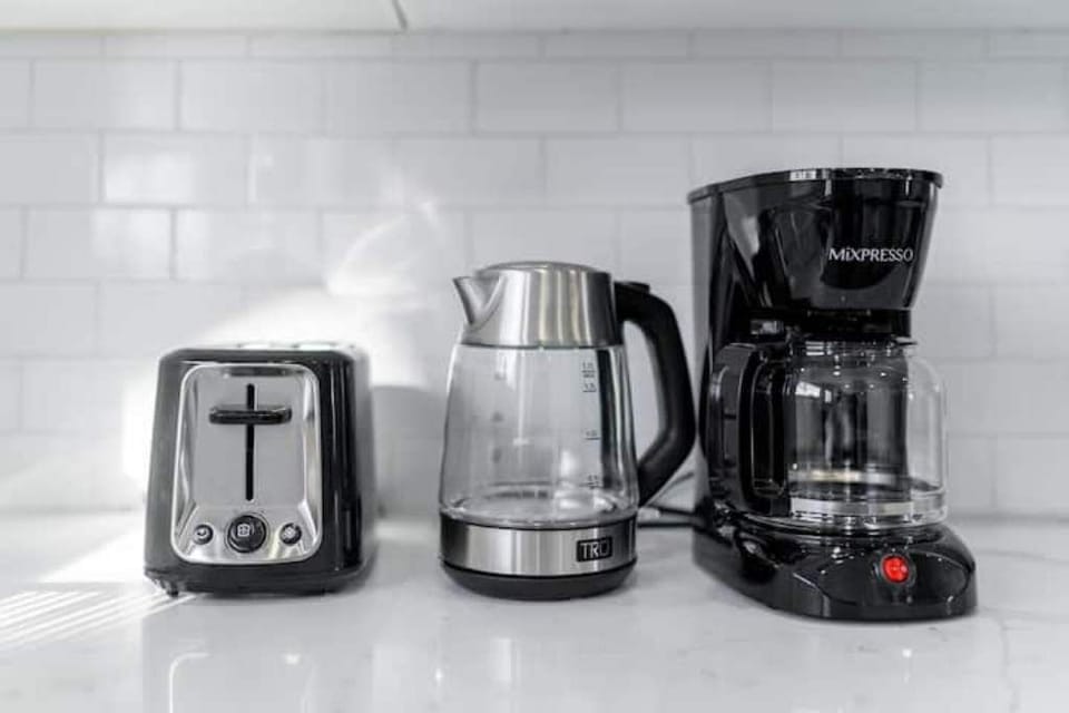 Drip coffee machine, kettle and toaster available for use.