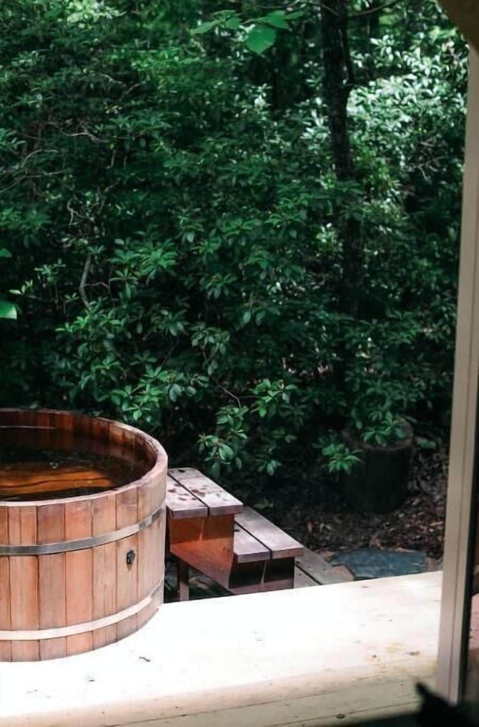 Outdoor spa tub