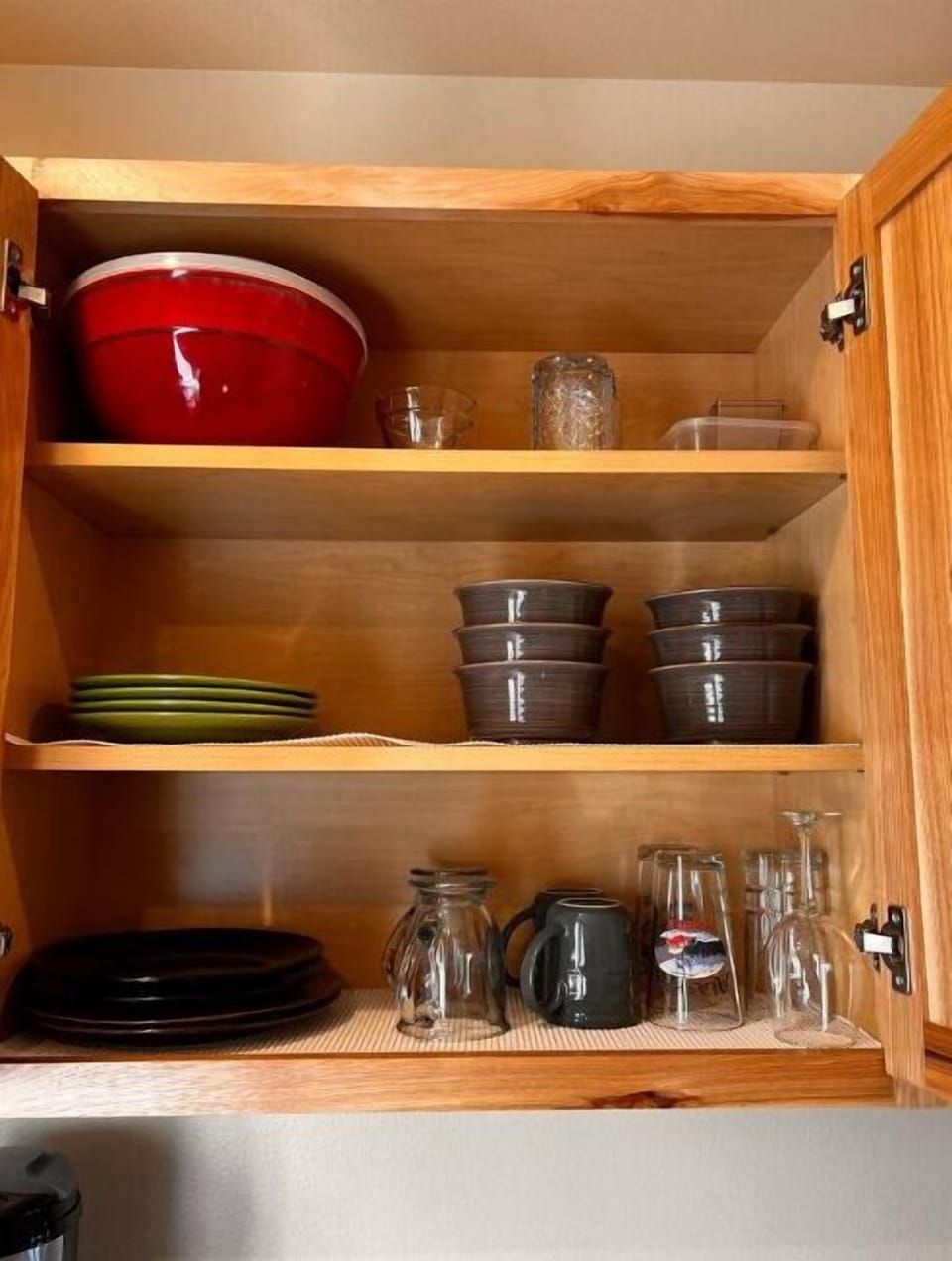 Full Kitchen Utensils and Appliances
