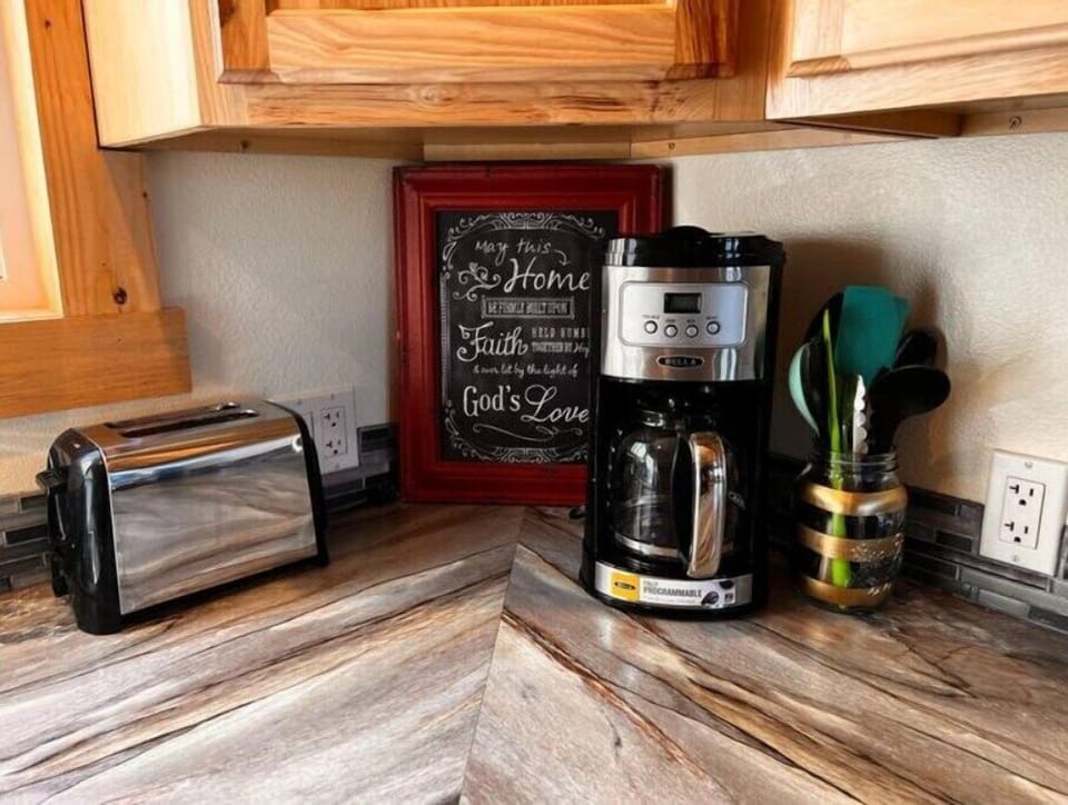 Full Kitchen Utensils and Appliances

