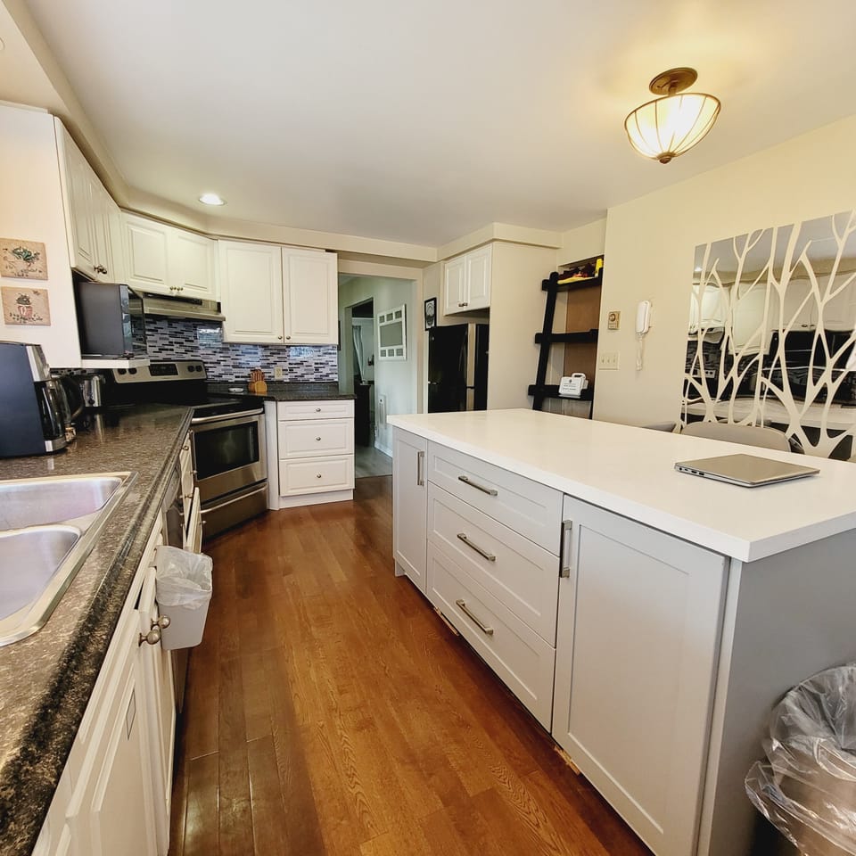 Full kitchen