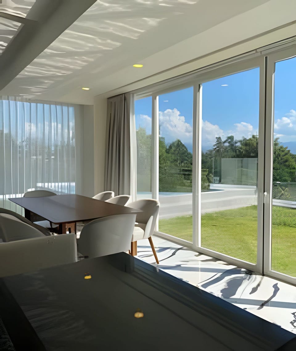 Dining area,Patio,Swimming pool