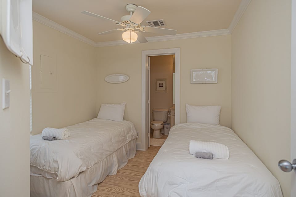 Twin beds for guest!