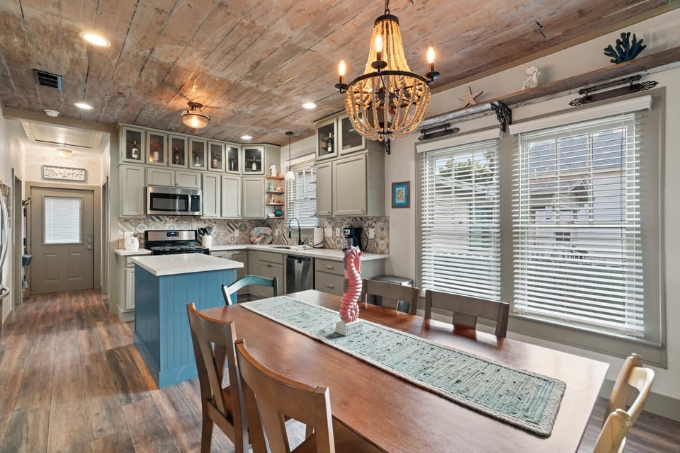 Dining Room & Kitchen