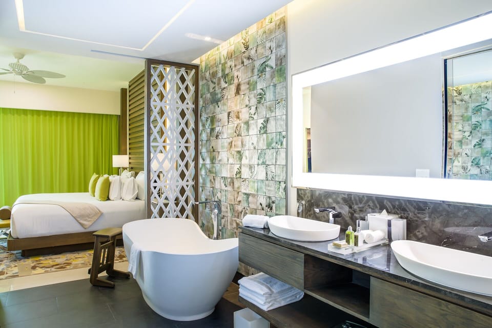 Garza Blanca Cancun: luxurious suite with plush bed and spa-like bathroom.