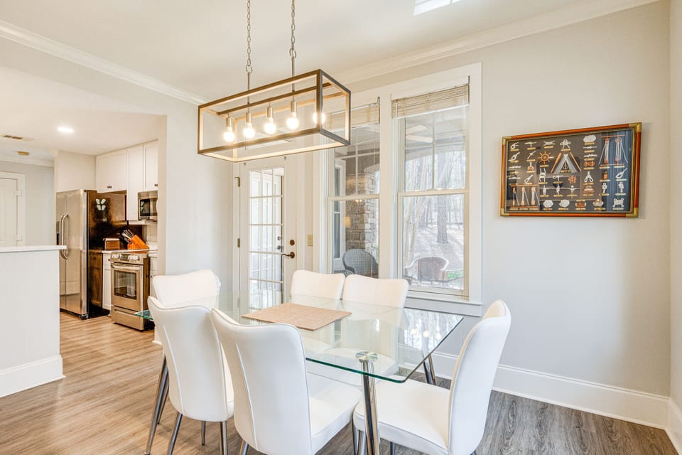 Dining Area | Dishware & Flatware Provided