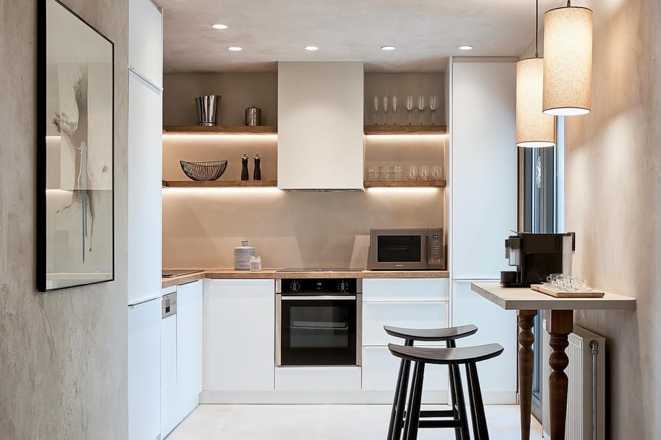 Fully equipped kitchen with modern appliances!