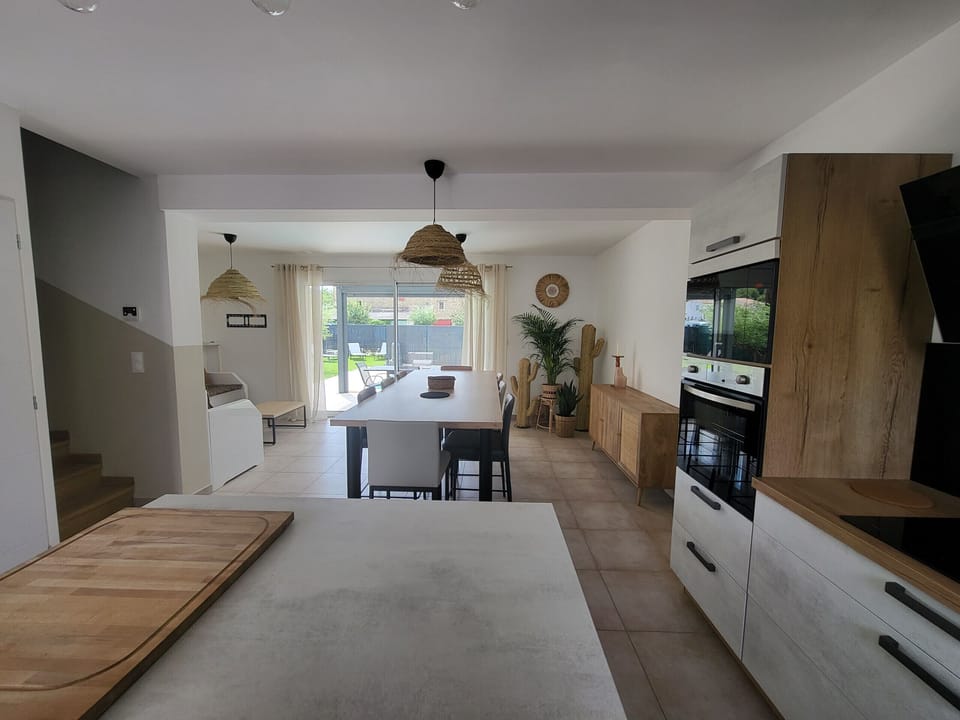 LAURIS vacation rental, villa for rent with full comfort, kitchen for 6 people. Online reservation with Plaisirs & Maisons de Provence